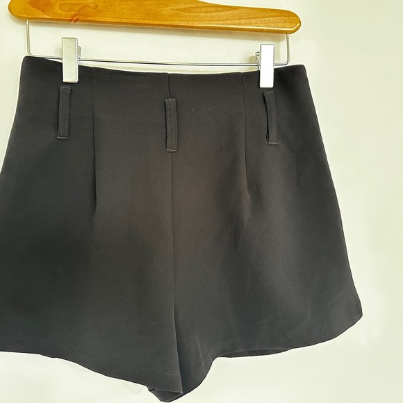 Forever 21 Black Dress Shorts with Bow Detail - size small - Picture 5 of 6